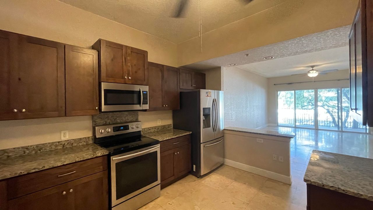 Active With Contract: $2,125 (2 beds, 2 baths, 1424 Square Feet)