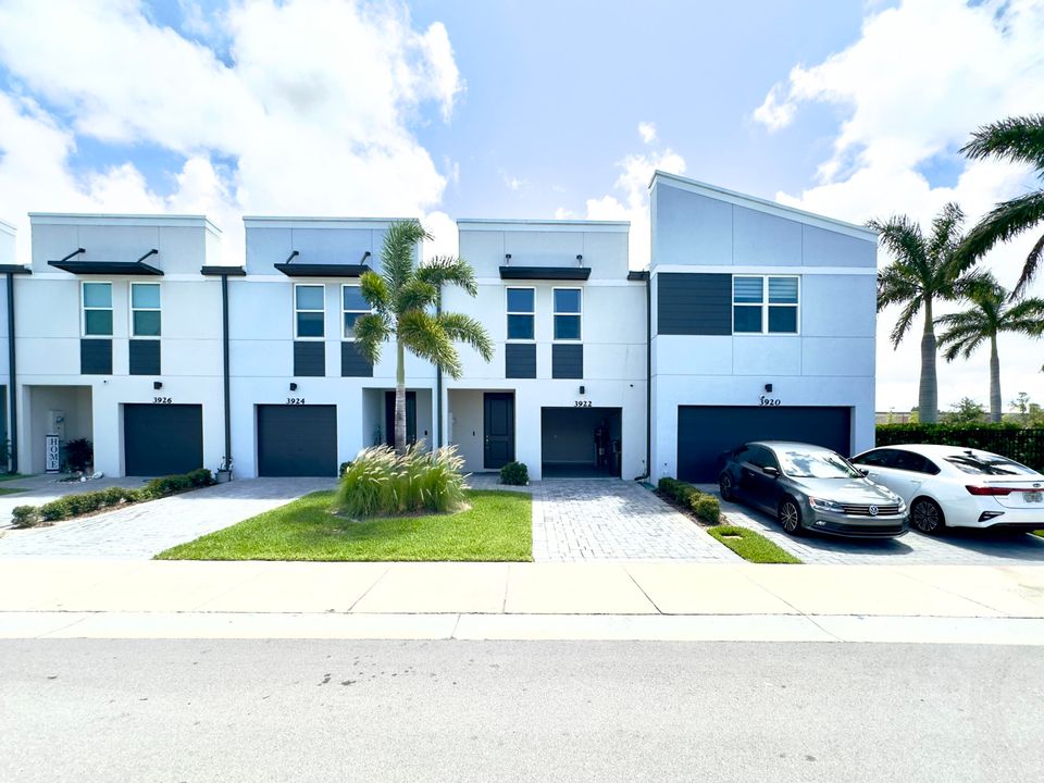 For Sale: $375,999 (3 beds, 2 baths, 1475 Square Feet)