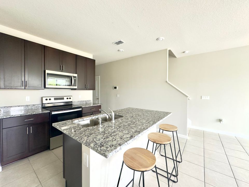 For Sale: $375,999 (3 beds, 2 baths, 1475 Square Feet)