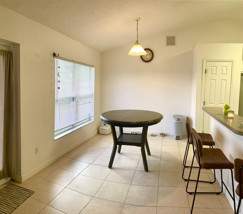 Active With Contract: $2,700 (3 beds, 2 baths, 2009 Square Feet)