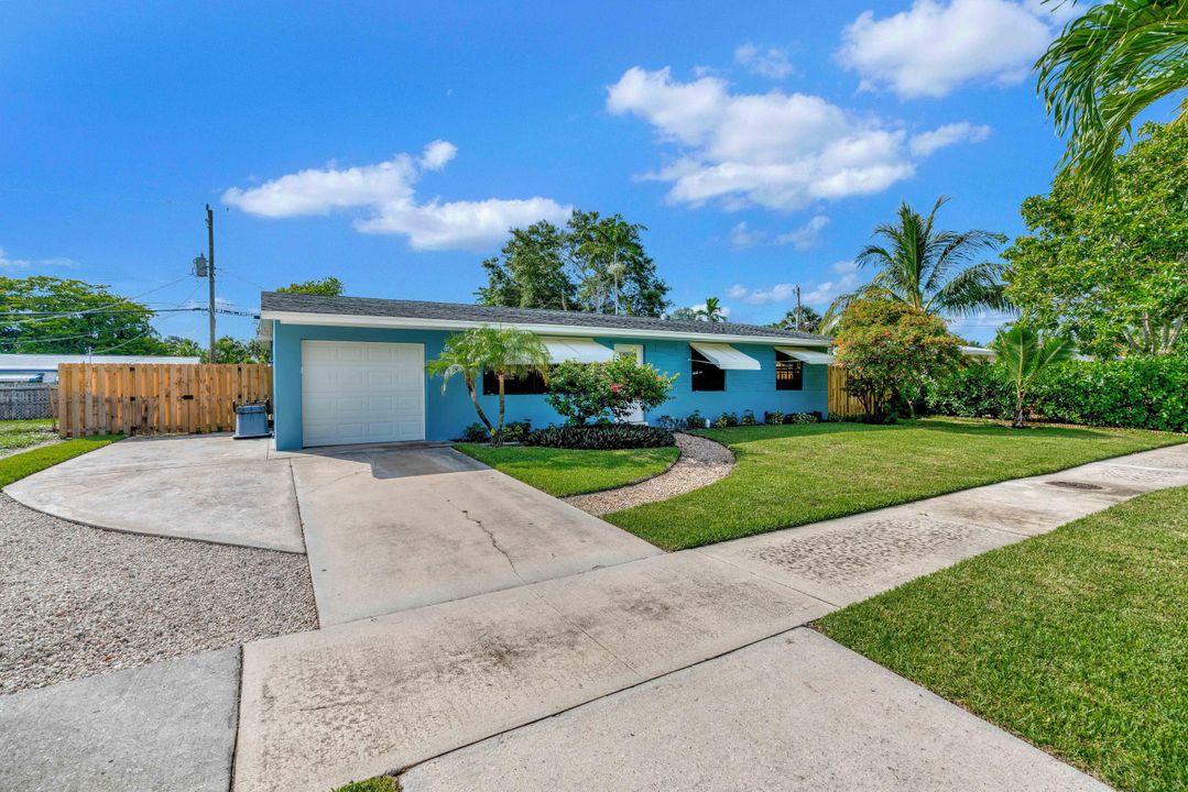 Active With Contract: $4,500 (3 beds, 2 baths, 1370 Square Feet)