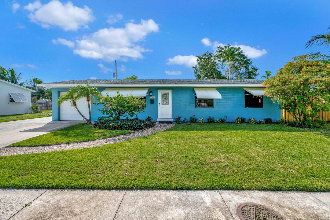 Active With Contract: $4,500 (3 beds, 2 baths, 1370 Square Feet)