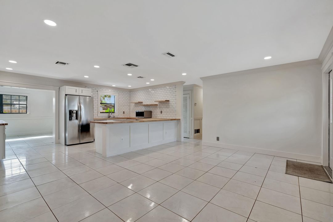 Active With Contract: $4,500 (3 beds, 2 baths, 1370 Square Feet)