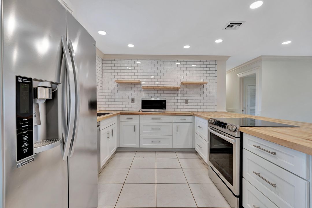 Active With Contract: $4,500 (3 beds, 2 baths, 1370 Square Feet)