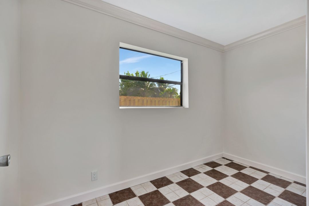 Active With Contract: $4,500 (3 beds, 2 baths, 1370 Square Feet)