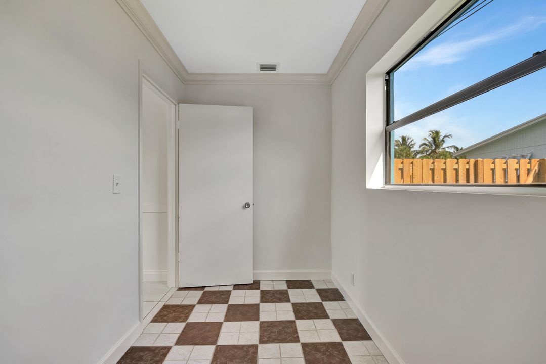 Active With Contract: $4,500 (3 beds, 2 baths, 1370 Square Feet)