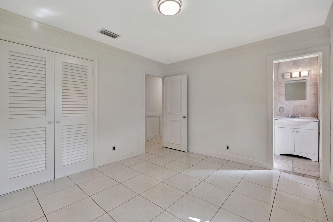 Active With Contract: $4,500 (3 beds, 2 baths, 1370 Square Feet)