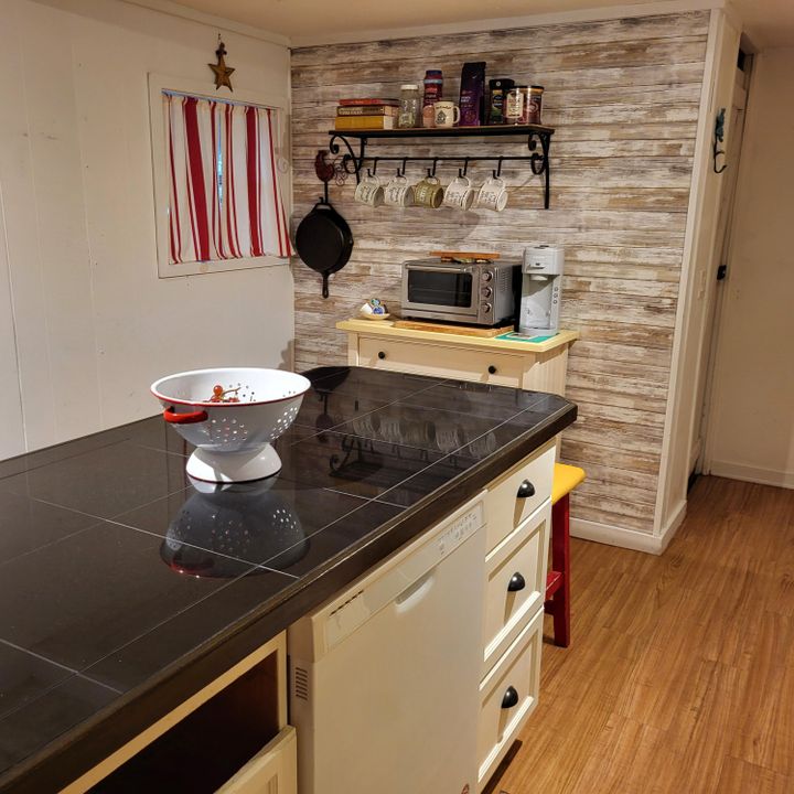 For Sale: $193,650 (2 beds, 1 baths, 1322 Square Feet)