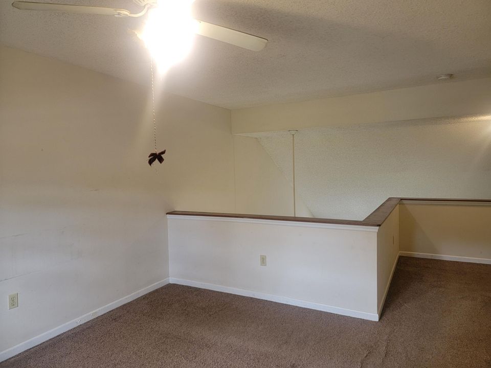 For Sale: $132,900 (2 beds, 2 baths, 936 Square Feet)