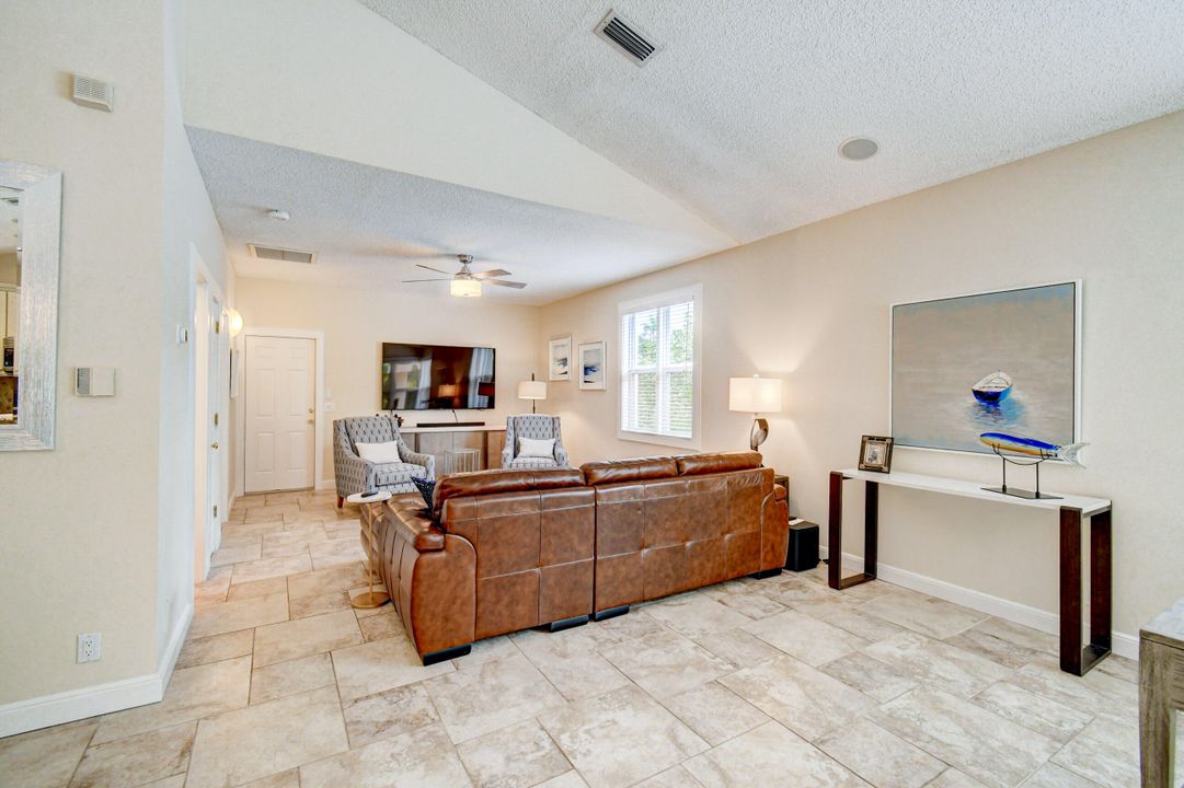 Active With Contract: $6,400 (2 beds, 2 baths, 1256 Square Feet)