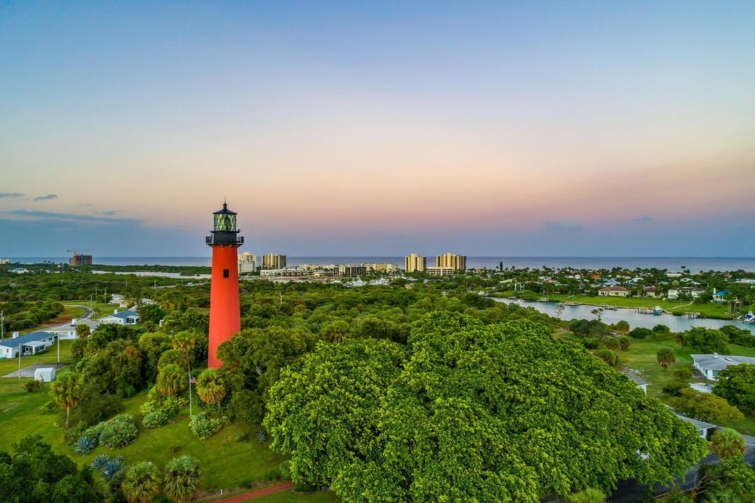 For Sale: $820,000 (2 beds, 2 baths, 1170 Square Feet)