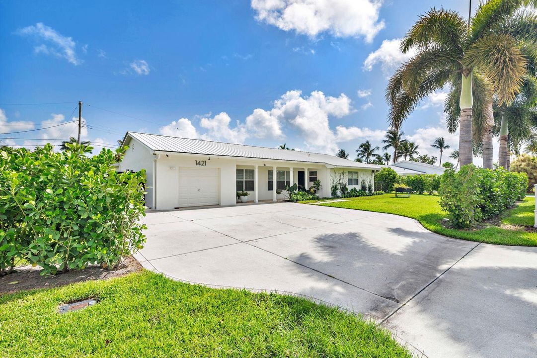 For Sale: $1,450,000 (4 beds, 3 baths, 2401 Square Feet)