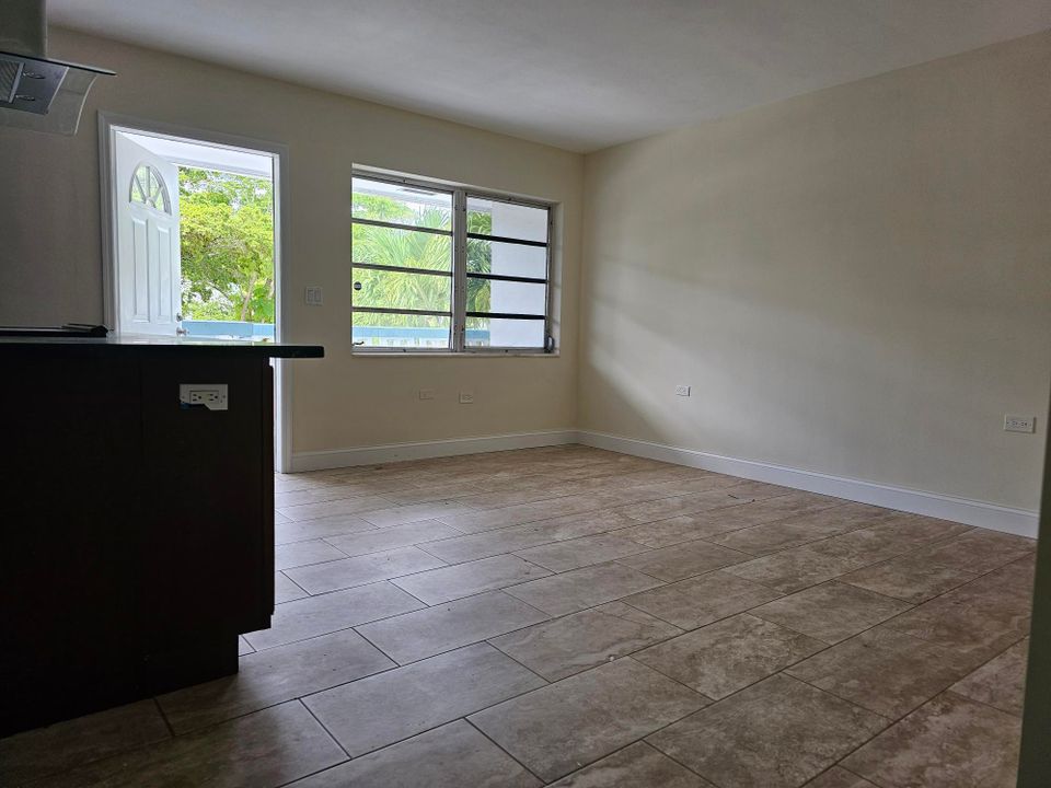 Active With Contract: $1,650 (1 beds, 1 baths, 5356 Square Feet)