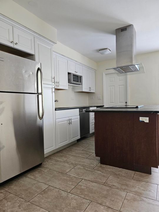 Active With Contract: $1,650 (1 beds, 1 baths, 5356 Square Feet)