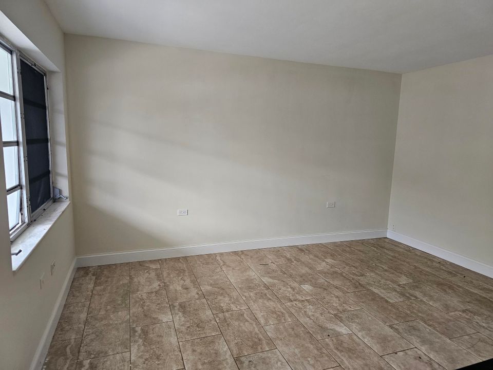 Active With Contract: $1,650 (1 beds, 1 baths, 5356 Square Feet)