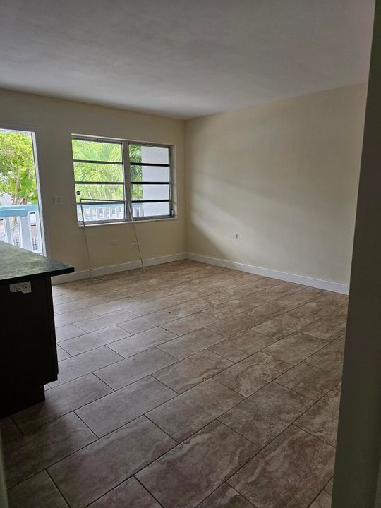 Active With Contract: $1,650 (1 beds, 1 baths, 5356 Square Feet)