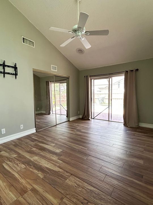 Active With Contract: $429,500 (3 beds, 2 baths, 1292 Square Feet)