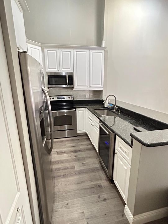 Active With Contract: $429,500 (3 beds, 2 baths, 1292 Square Feet)