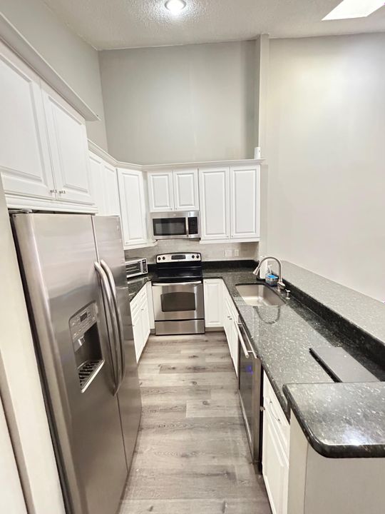 Active With Contract: $429,500 (3 beds, 2 baths, 1292 Square Feet)