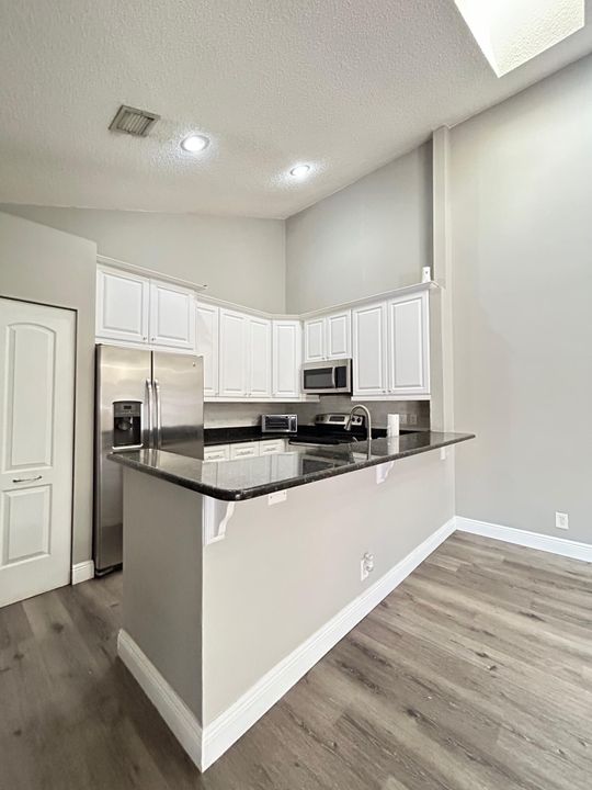 Active With Contract: $429,500 (3 beds, 2 baths, 1292 Square Feet)