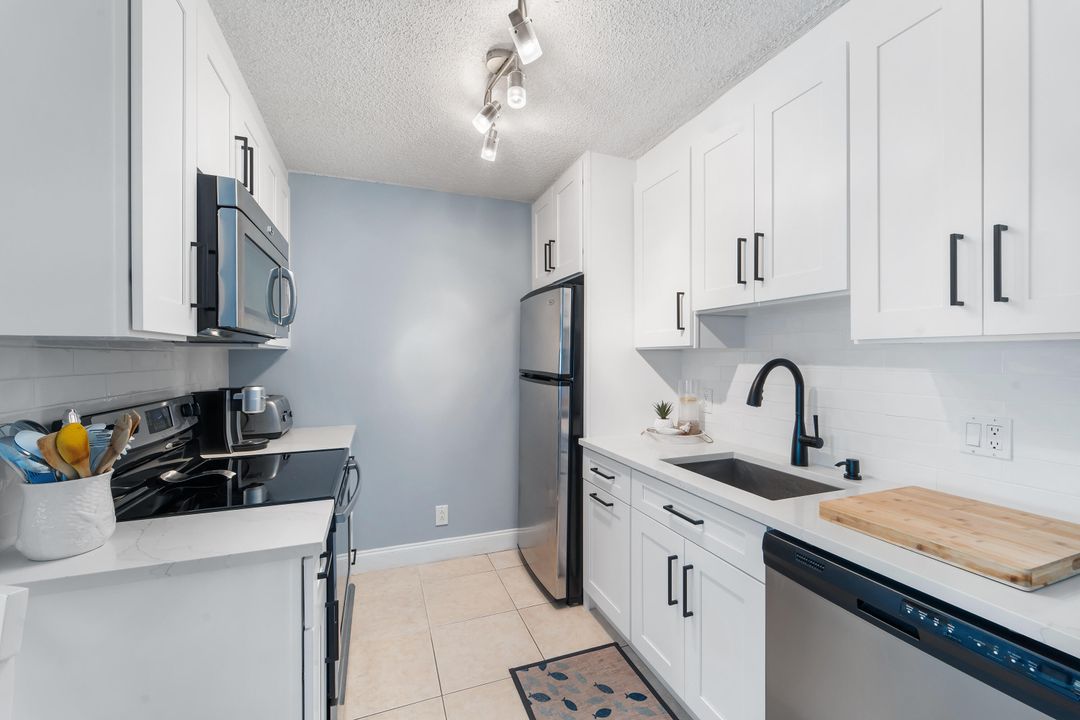 For Sale: $289,000 (2 beds, 2 baths, 800 Square Feet)