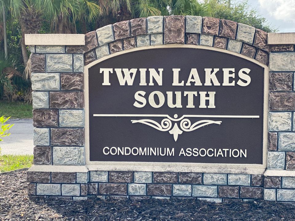 Active With Contract: $1,800 (2 beds, 2 baths, 1092 Square Feet)