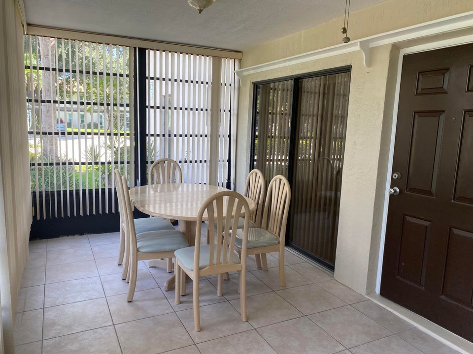 Active With Contract: $1,800 (2 beds, 2 baths, 1092 Square Feet)