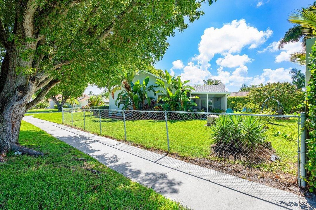 For Sale: $750,000 (3 beds, 2 baths, 1404 Square Feet)