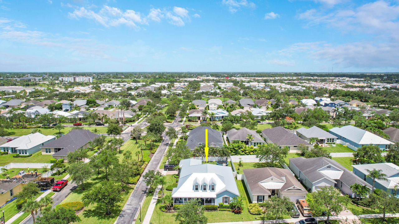 For Sale: $574,900 (3 beds, 2 baths, 2677 Square Feet)