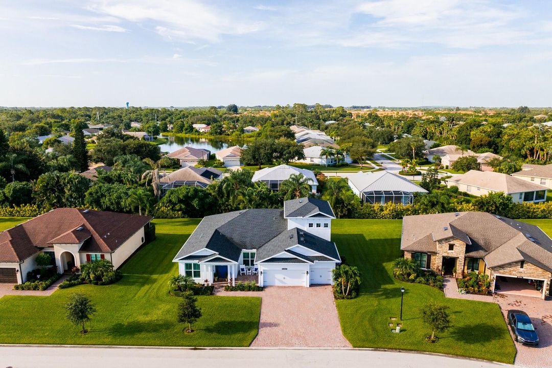 For Sale: $829,000 (3 beds, 2 baths, 3109 Square Feet)