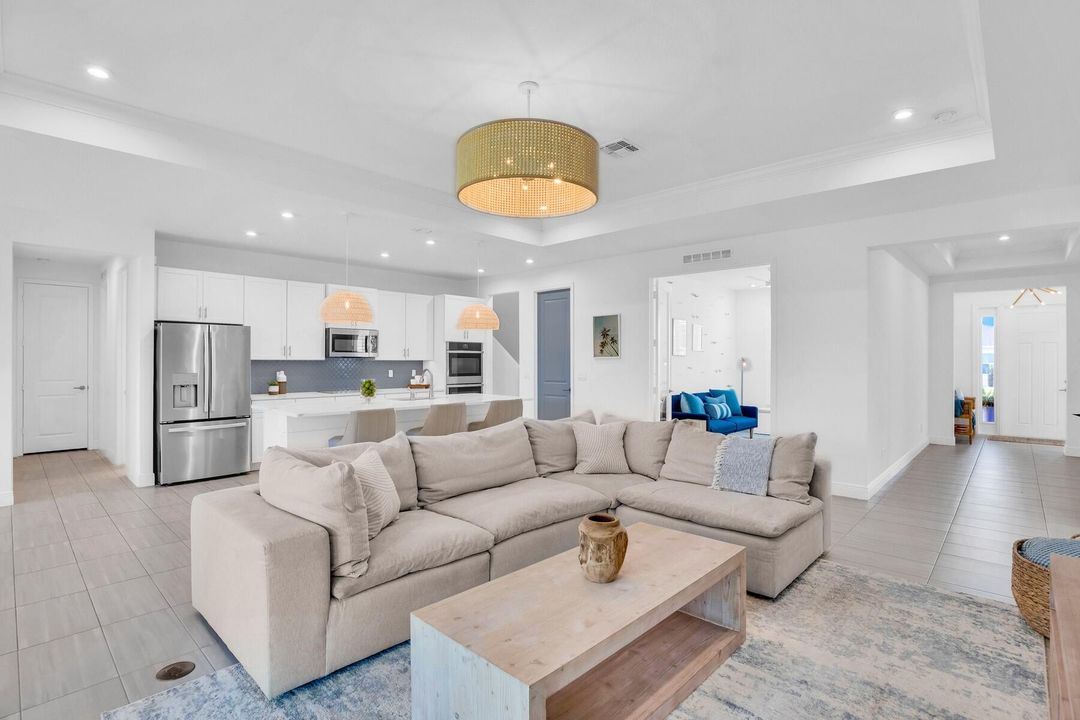 For Sale: $829,000 (3 beds, 2 baths, 3109 Square Feet)