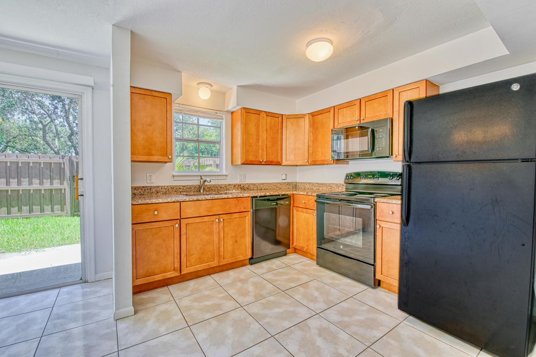 For Sale: $339,000 (2 beds, 2 baths, 1152 Square Feet)