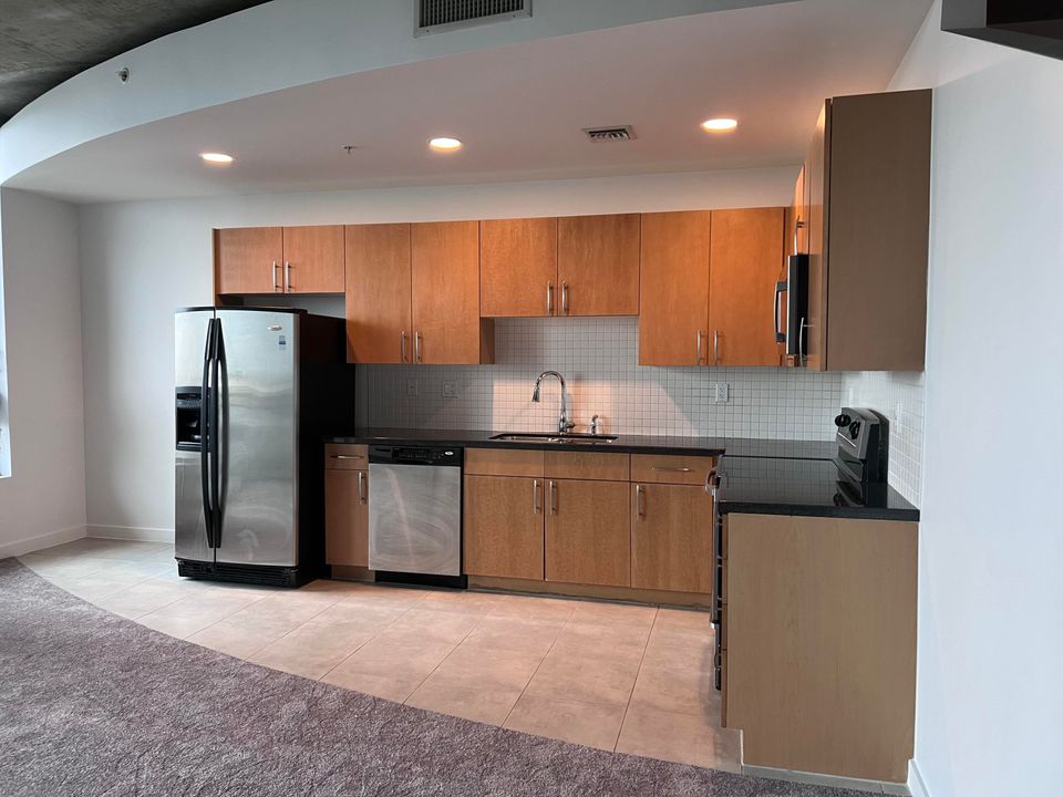 For Rent: $2,290 (1 beds, 1 baths, 757 Square Feet)