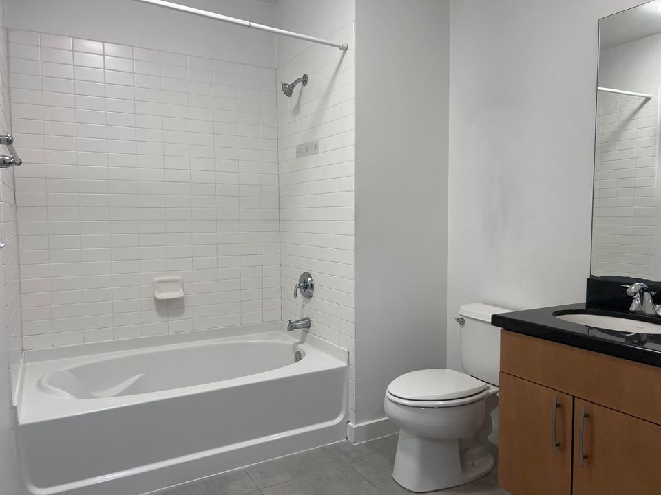 For Rent: $2,290 (1 beds, 1 baths, 757 Square Feet)