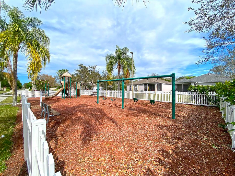 For Sale: $358,000 (4 beds, 2 baths, 1922 Square Feet)