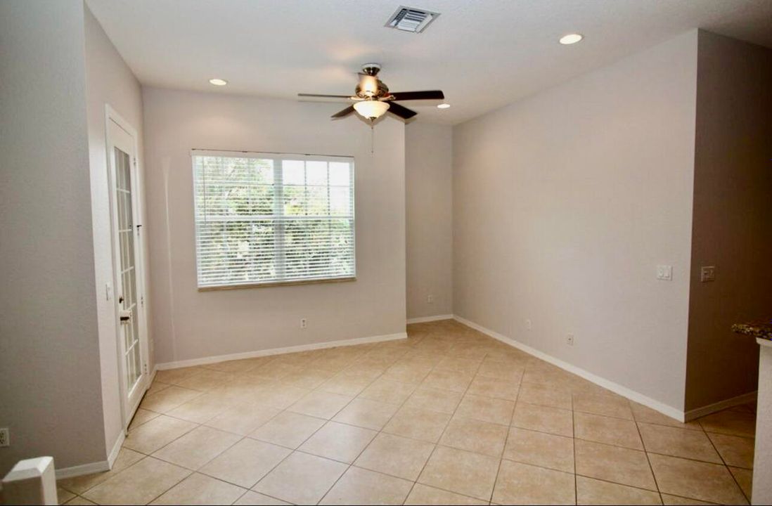 Active With Contract: $2,650 (2 beds, 2 baths, 1077 Square Feet)