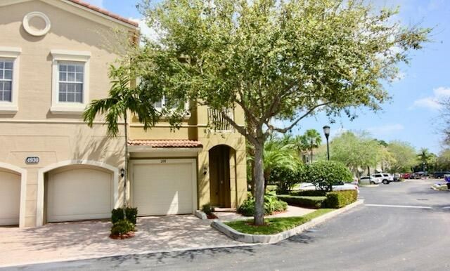 Active With Contract: $2,650 (2 beds, 2 baths, 1077 Square Feet)