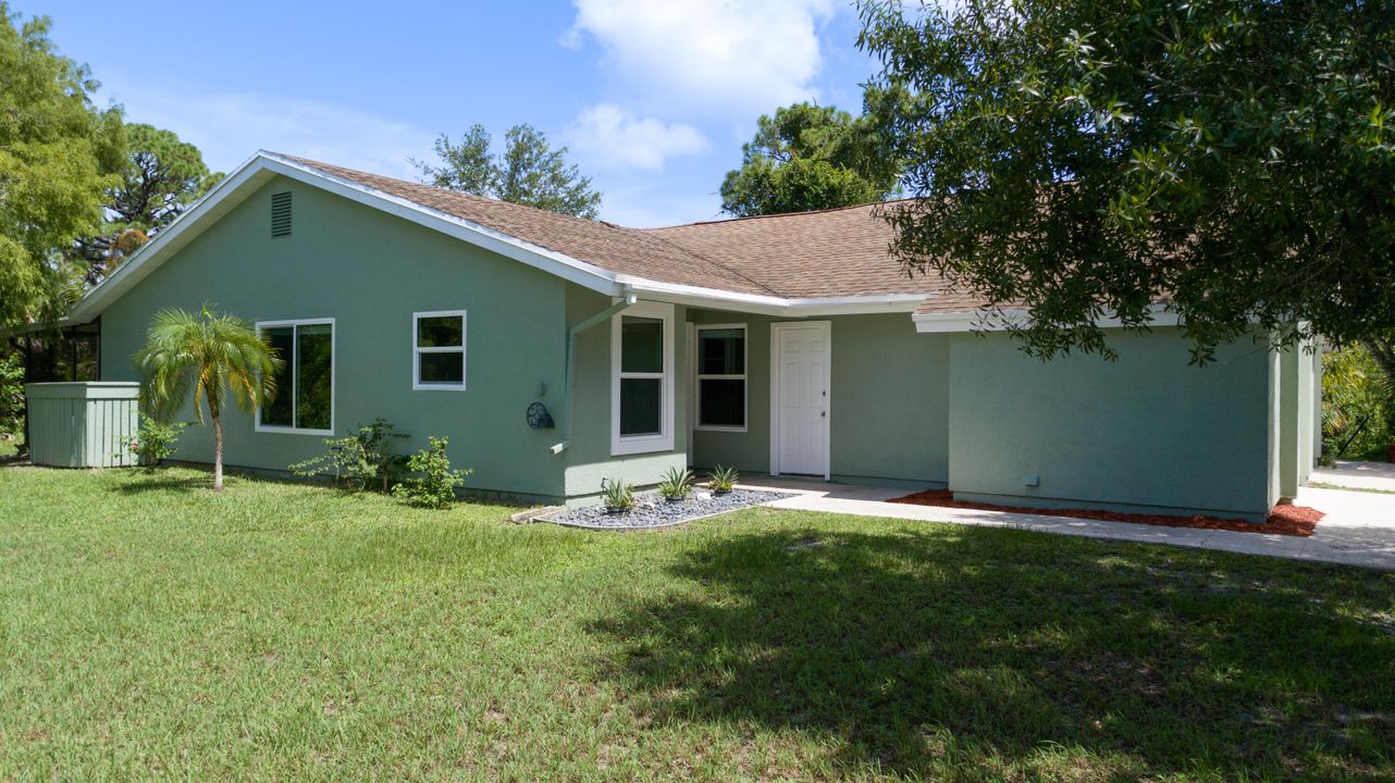 Active With Contract: $209,900 (2 beds, 1 baths, 921 Square Feet)