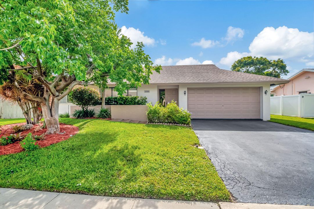 For Sale: $649,900 (4 beds, 2 baths, 1706 Square Feet)