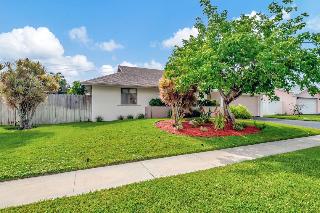 For Sale: $649,900 (4 beds, 2 baths, 1706 Square Feet)