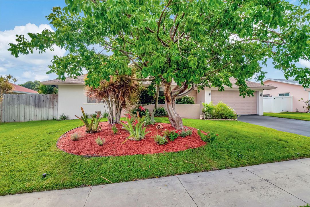 For Sale: $649,900 (4 beds, 2 baths, 1706 Square Feet)