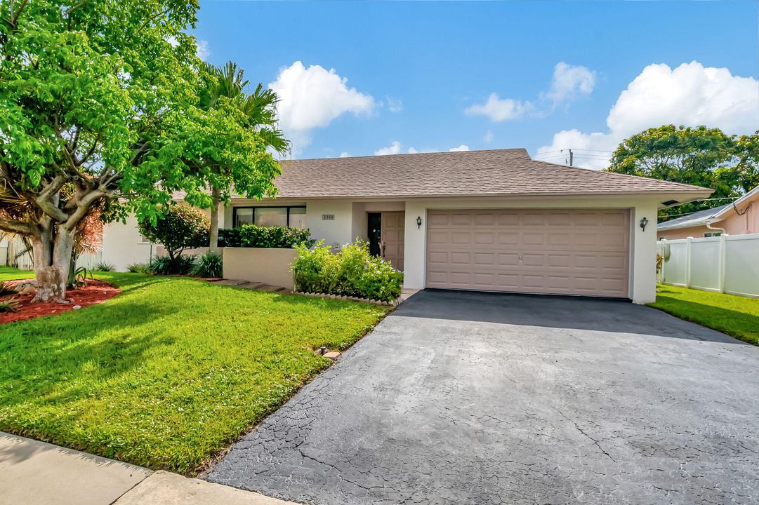 For Sale: $649,900 (4 beds, 2 baths, 1706 Square Feet)