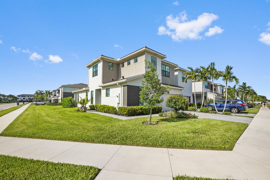 For Sale: $575,000 (3 beds, 2 baths, 1927 Square Feet)