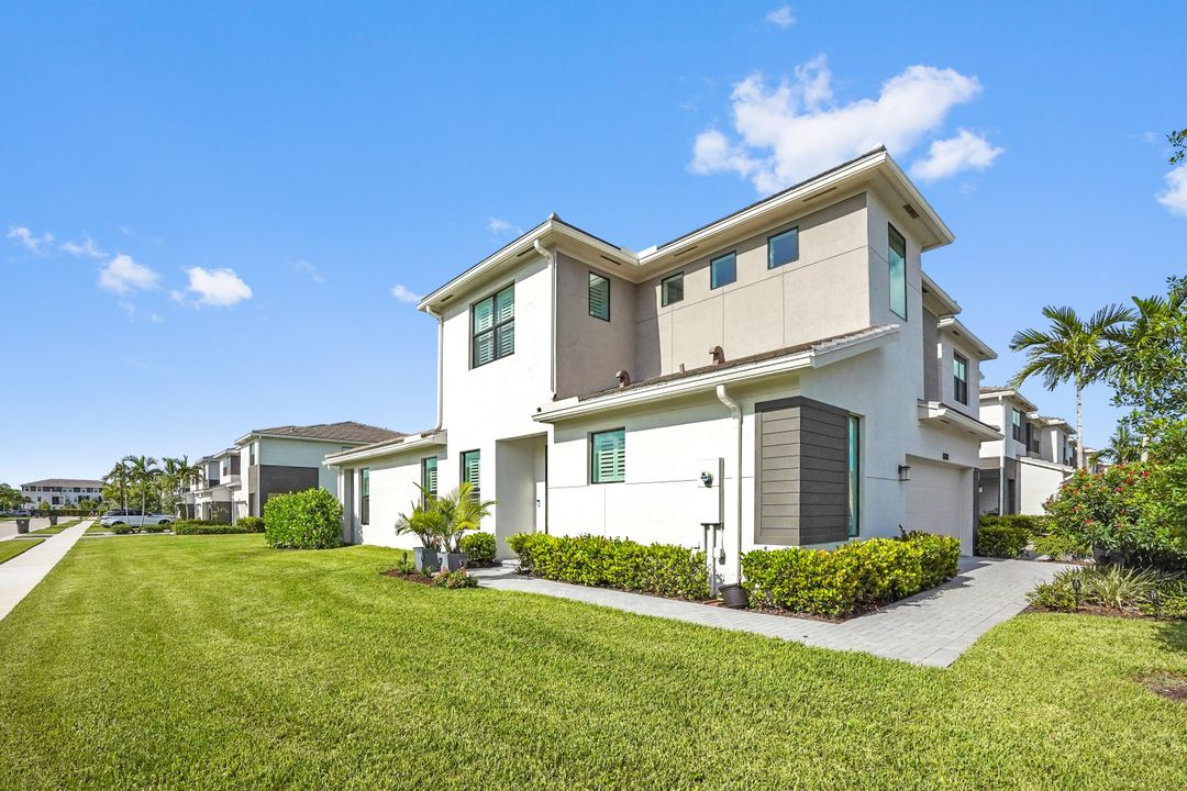 For Sale: $575,000 (3 beds, 2 baths, 1927 Square Feet)