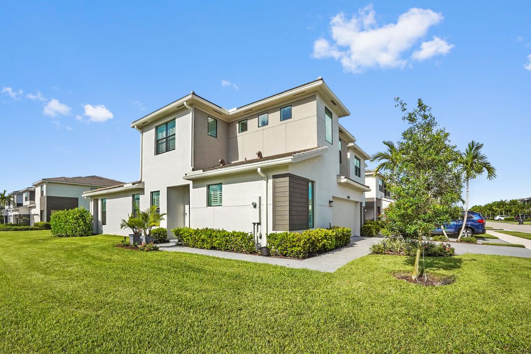 For Sale: $575,000 (3 beds, 2 baths, 1927 Square Feet)