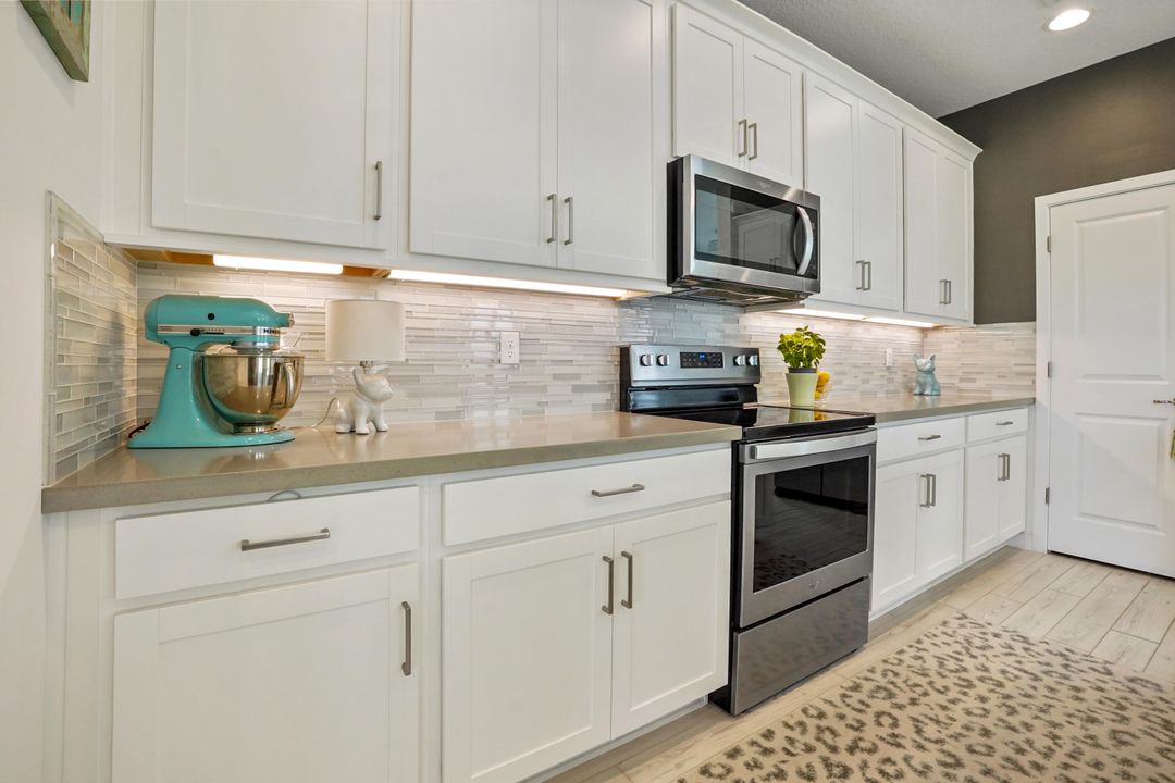 Active With Contract: $569,900 (3 beds, 2 baths, 1927 Square Feet)