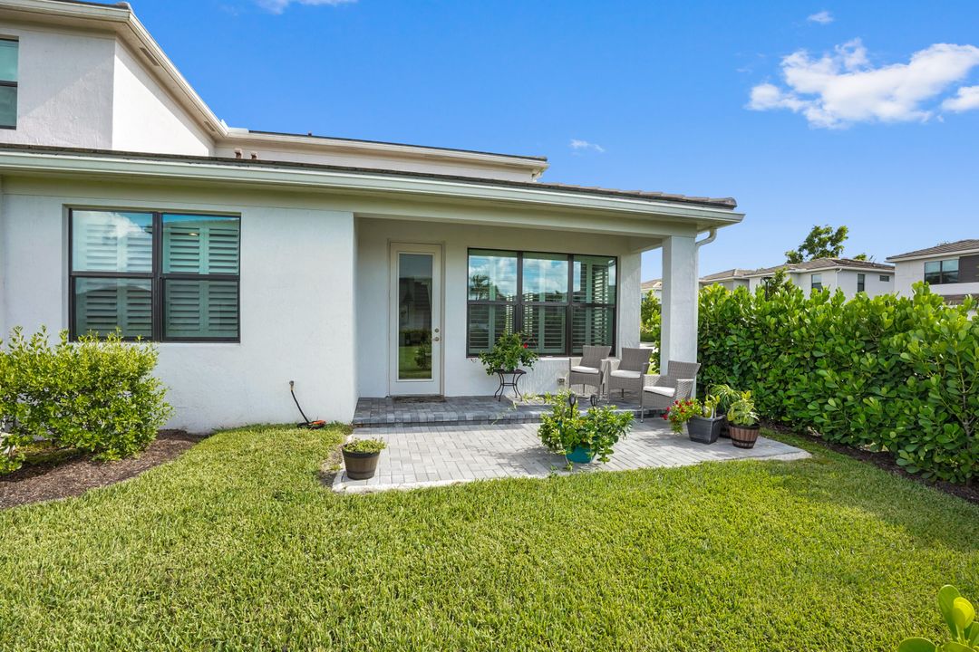 For Sale: $575,000 (3 beds, 2 baths, 1927 Square Feet)