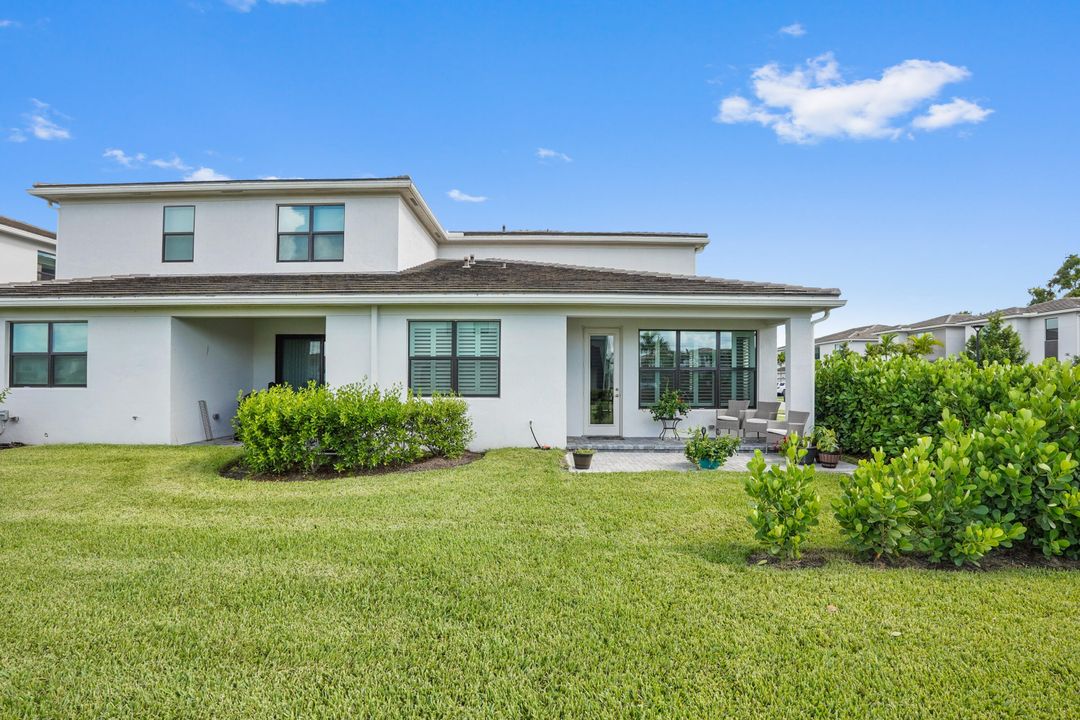 For Sale: $575,000 (3 beds, 2 baths, 1927 Square Feet)