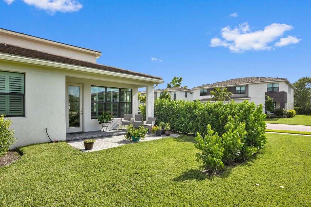 For Sale: $575,000 (3 beds, 2 baths, 1927 Square Feet)