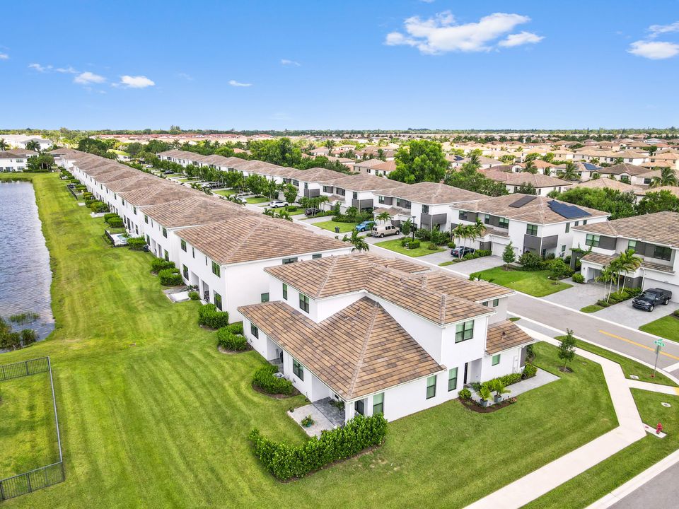 Active With Contract: $569,900 (3 beds, 2 baths, 1927 Square Feet)